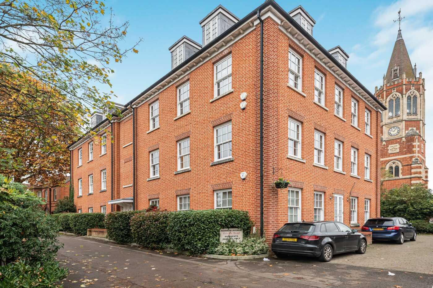 3 bed property in Norman Avenue, Henley-On-Thames